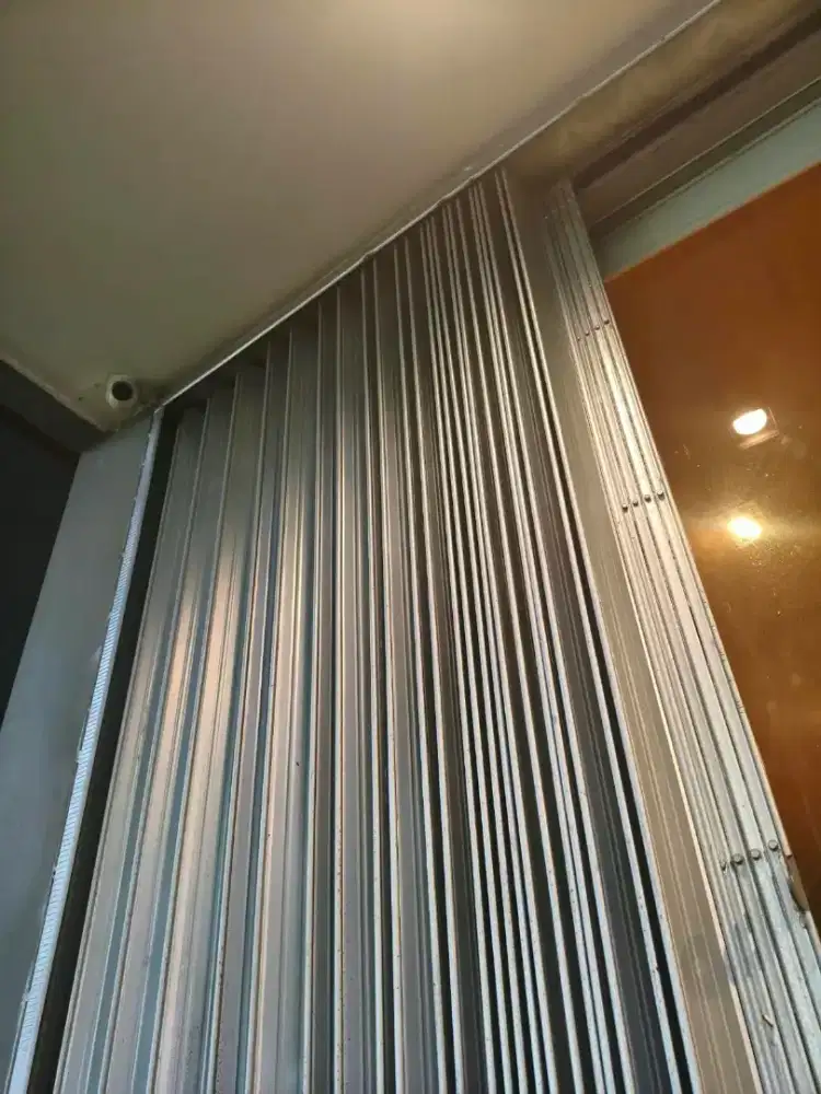Folding Gate Rolling Door bekas