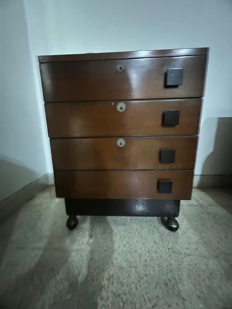 Meja Nakas Samping Ranjang Kayu Jati