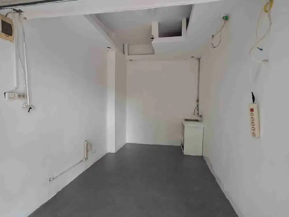 Bisa sewa Bulana Kios Komersil Strategis di Tower G Bassura City Hadap Jalan