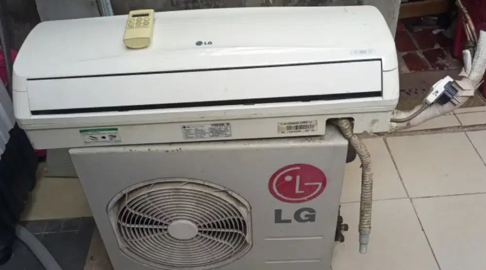 AC LG 1/2 PK  BEKAS