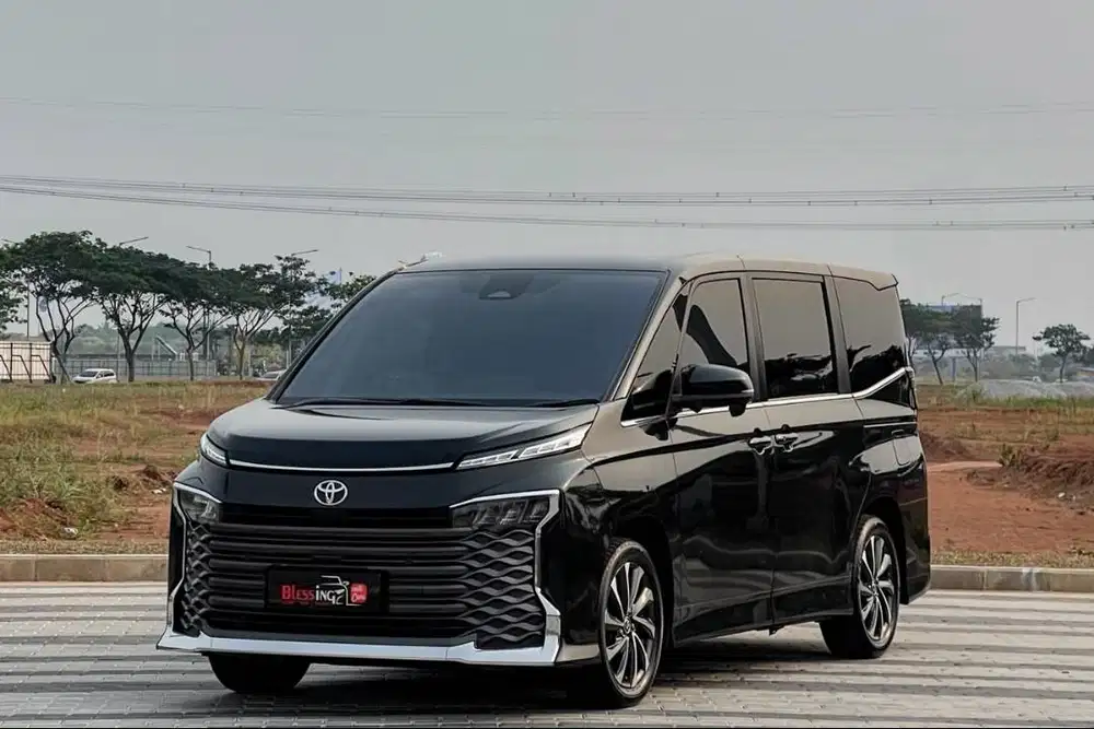 Toyota New Voxy 2.0 AT Matic 2022 Hitam Metalik DP 1 jt