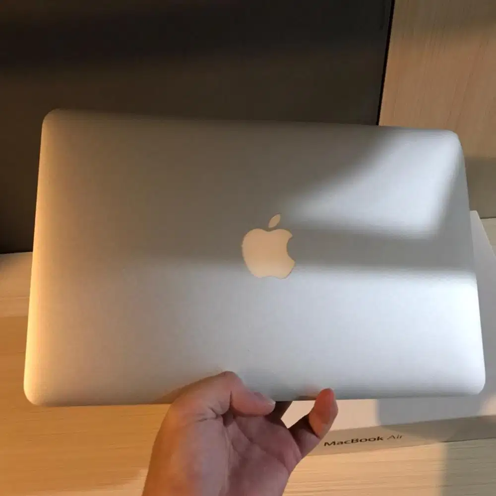 Macbook air 2017 ibox 13 + Bonus Case dan Tas