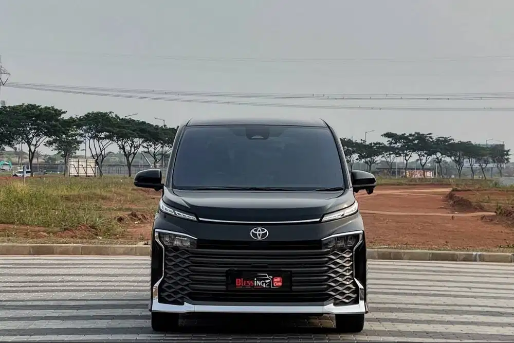 Toyota New Voxy 2.0 AT Matic 2022 Hitam Metalik DP 1 jt