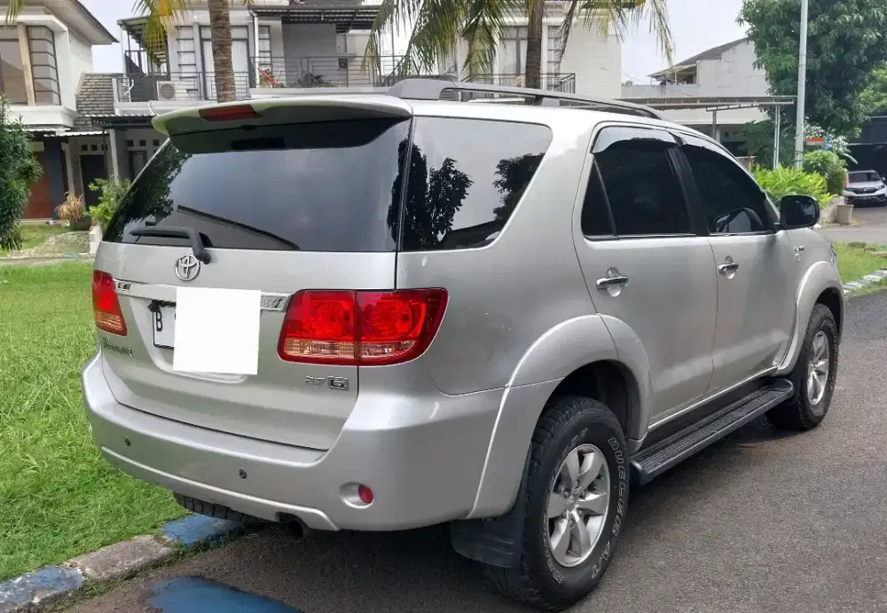 Toyota Fortuner Pertalite G Luxury matic  th 2005 sangat terawat