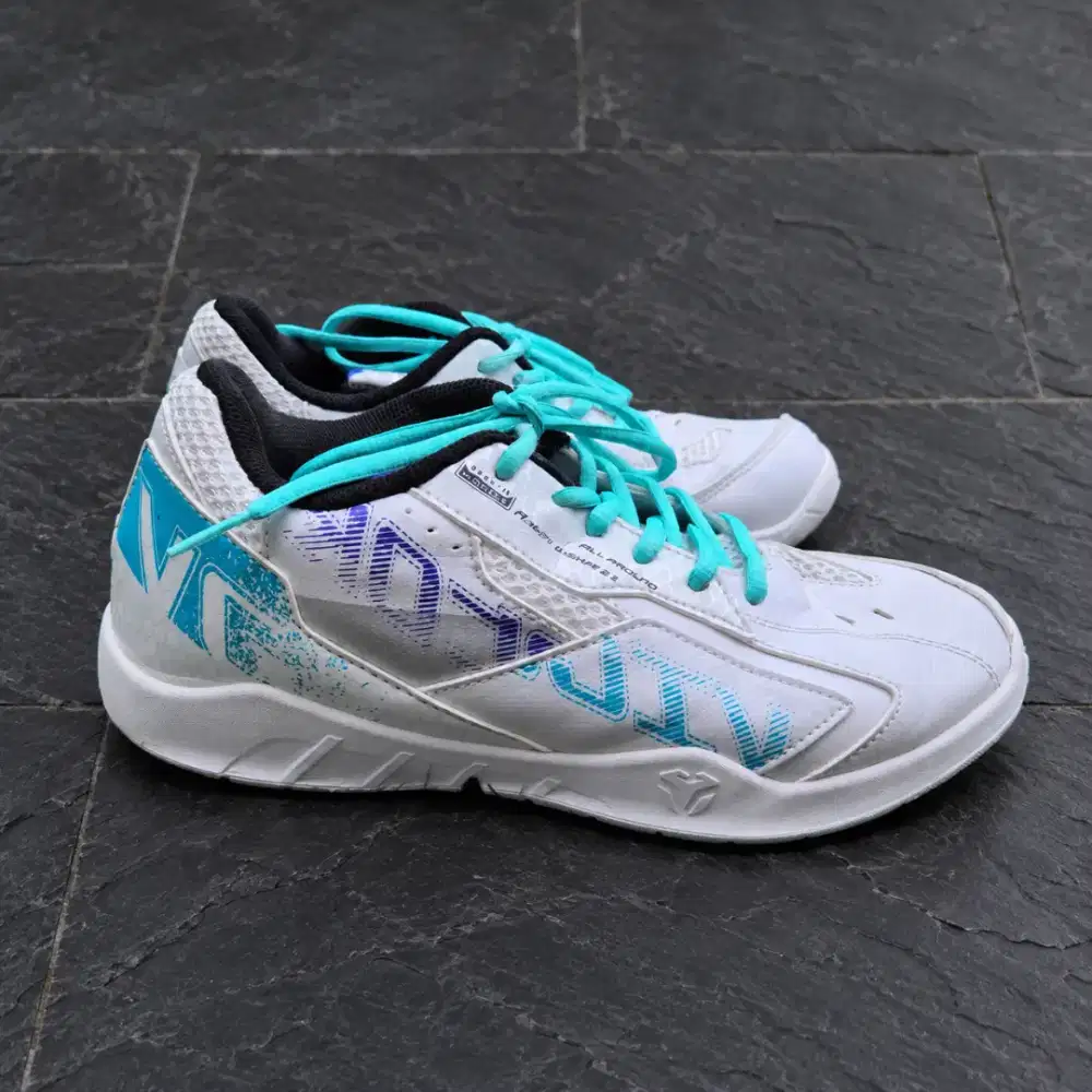 Sepatu badminton Victor A970 Nitrolite