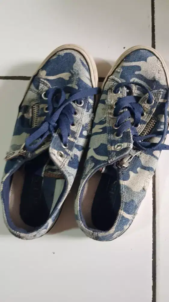 Sepatu Guess Wanita Jeans Edition