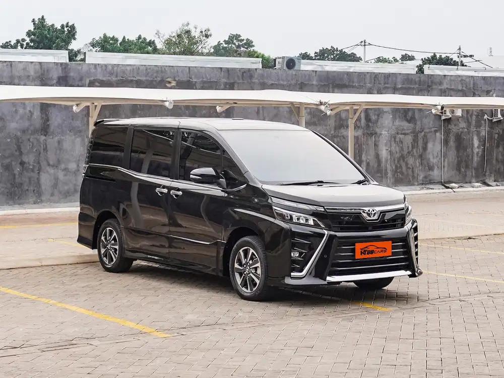[BERGARANSI] TOYOTA VOXY 2.0 MATIC TAHUN 2018 HITAM GANJIL LOW KM