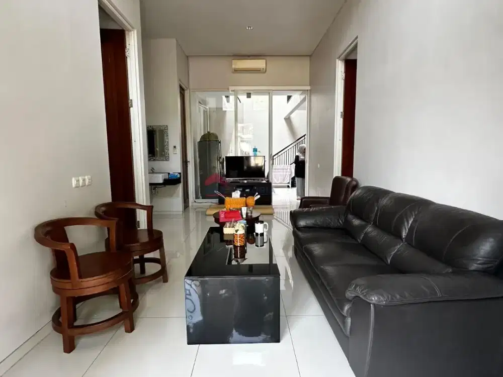 Disewakan Rumah Full Furnished 2 Lantai Strategis 4 KT