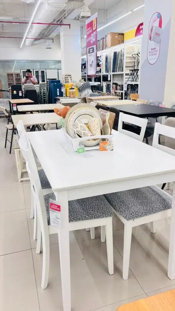 meja makan yunia set