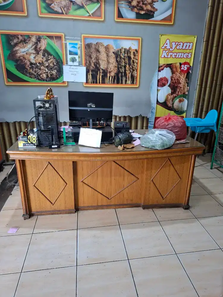 Meja kantor Direktur ukuran ( P 182 x L70 x T75)