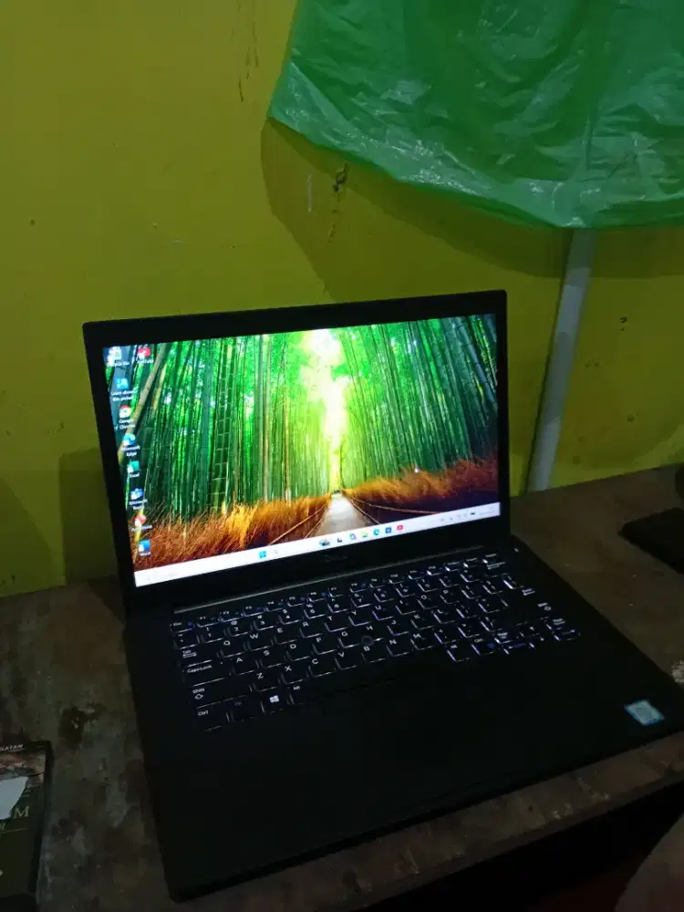 Dell latitude 7490 
I5 gen 8 
Ram 8gb 
Ssd 512gb 
Touchscreen