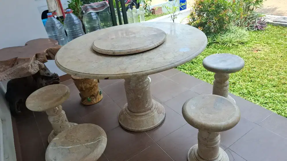 Set meja dan kursi Marmer Eropa