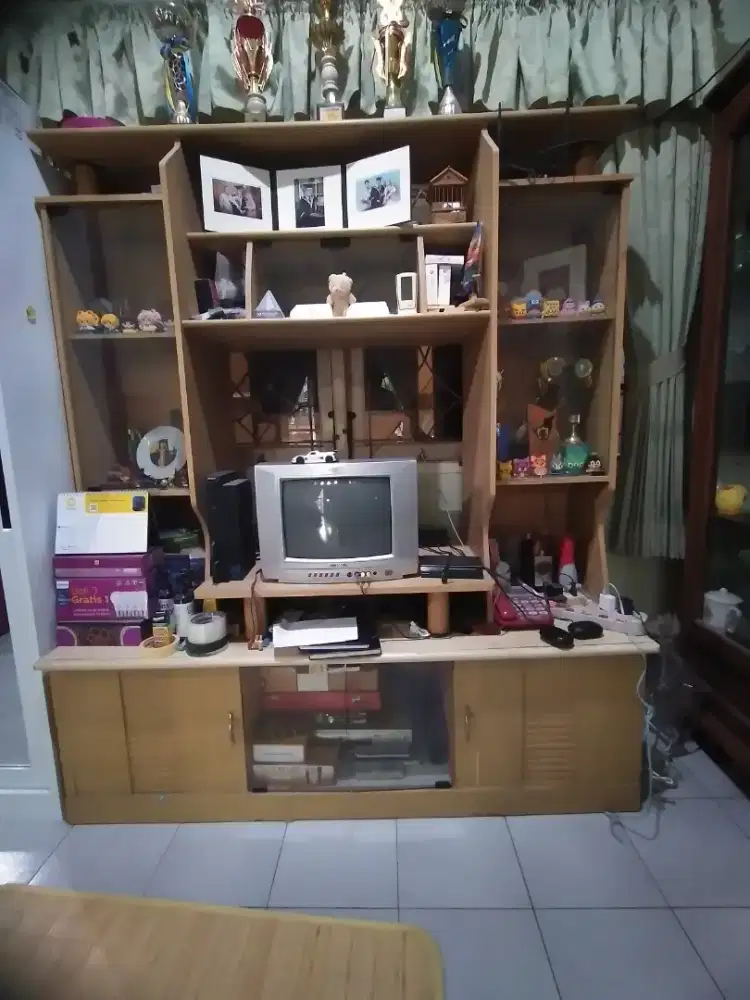 LEMARI PAJANGAN