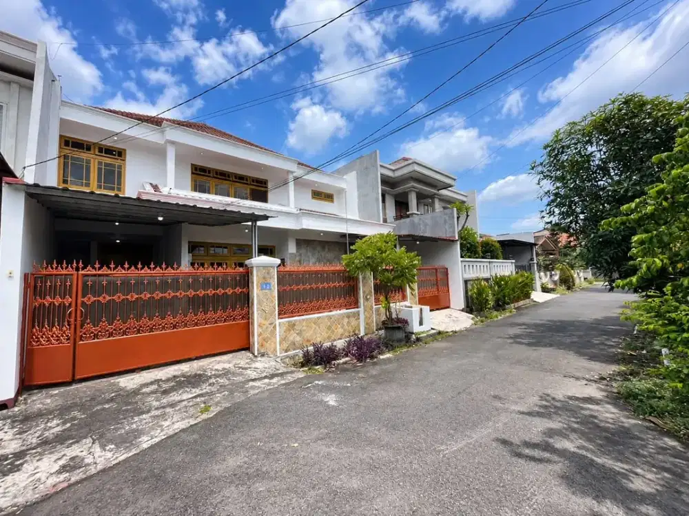 DIJUAL RUMAH 2 LANTAI 6 KAMAR DALAM KOMPLEK ONE GATE SYSTEM DI PONDOK BAMBU JAKARTA TIMUR