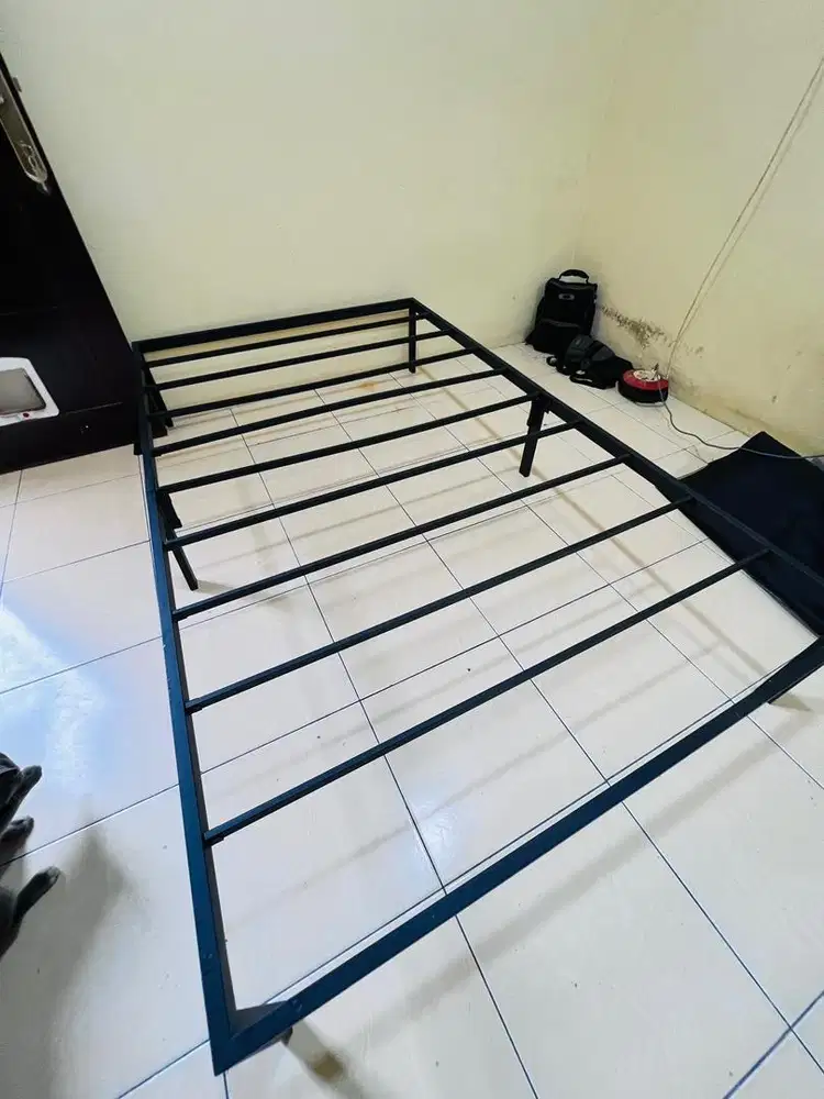 Dipan Besi Hitam 120x200x34cm