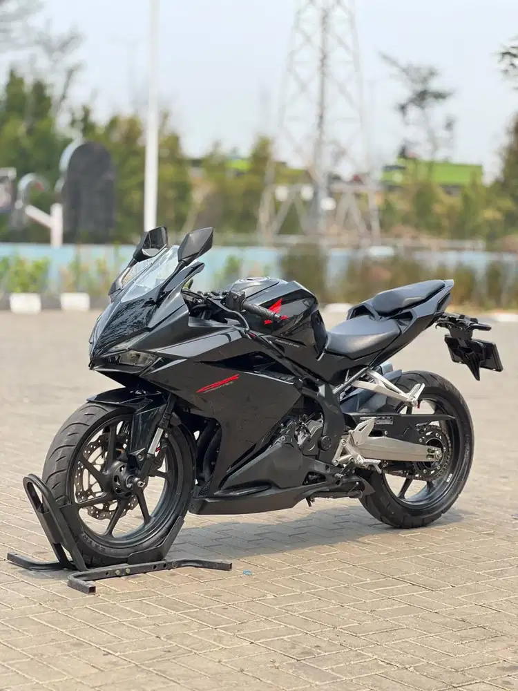 HONDA NEW CBR250RR NON ABS BLACK FREEDOM 2020 KM LOW PAJAK ON SUPERB