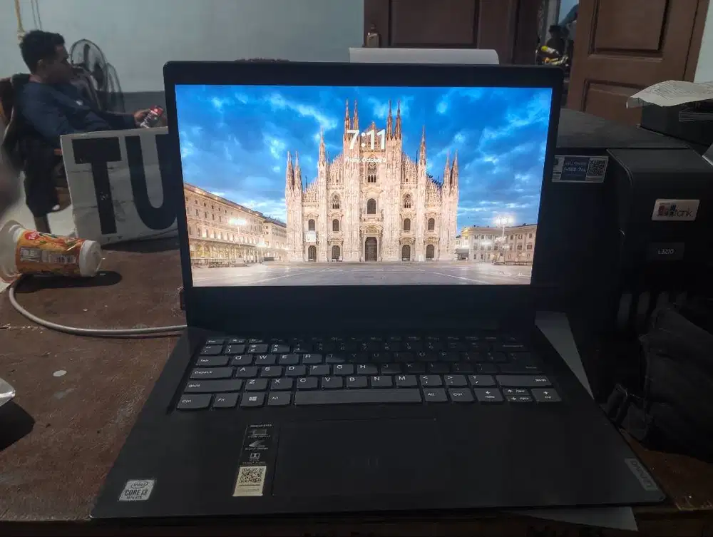 Laptop Lenovo core i3 pemakaian 2 thn