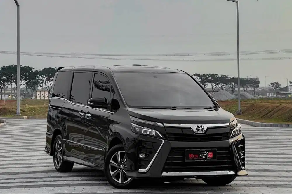 Toyota Voxy 2.0 Sunroof AT Matic 2019 Hitam Metalik. FULL RECORD!!!