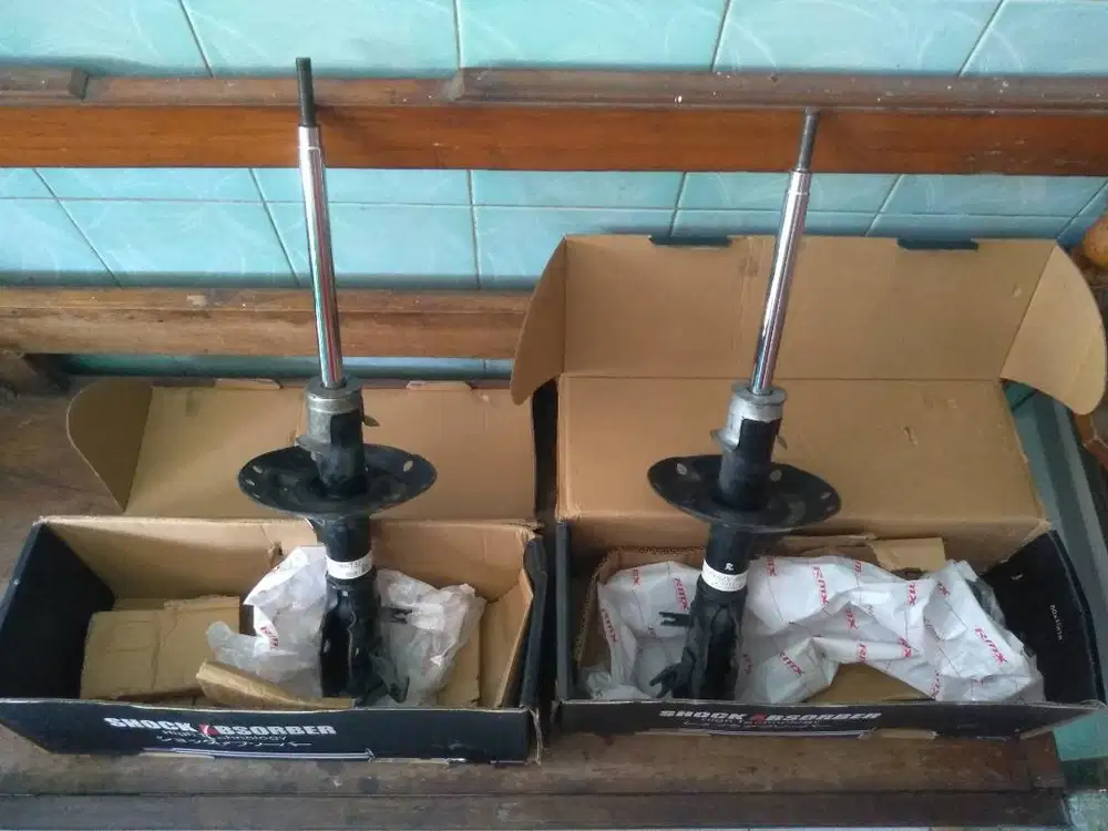 Jual shock breaker depan Honda 1 set /kanan kiri.