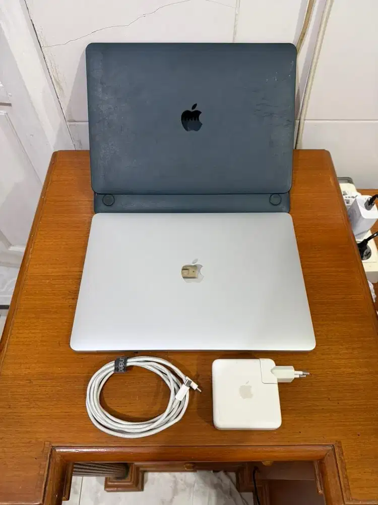 Macbook Pro 13inch 2020 i5 8/512GB Ibox