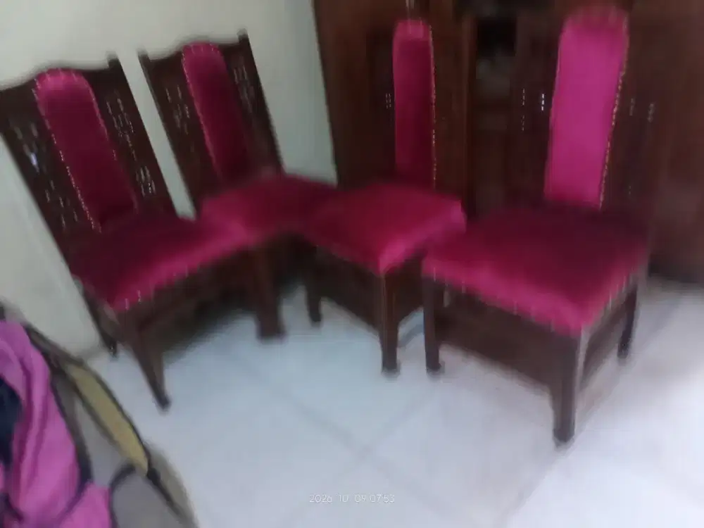 4 kursi kayu jati kain nya baru.belas bagus