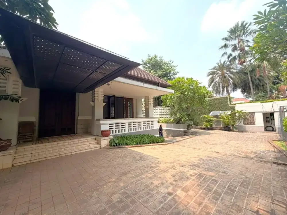 Rumah mewah menteng pinggir jalan ring1 1230m 3lt + basement + pool + attic Moh Yamin jakarta Pusat