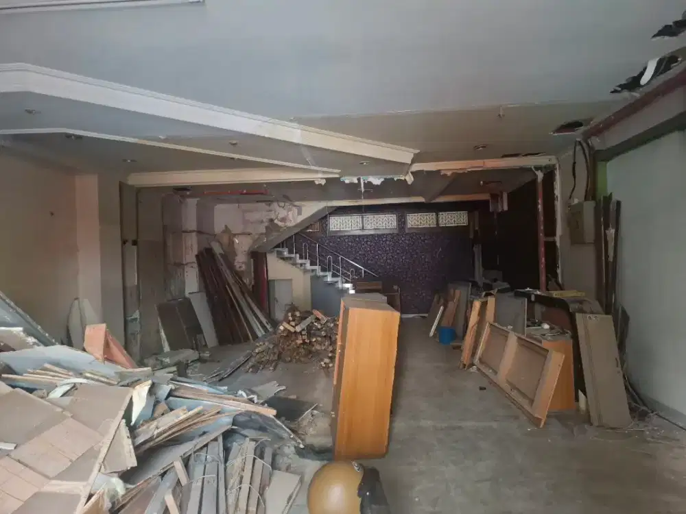 Dijual gedung 3lt. Jl Jend Sudirman