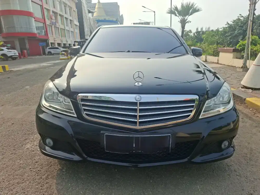 Mercedes Benz C200 At 2012 hitam km istimewa odo 28rb pajak panjang