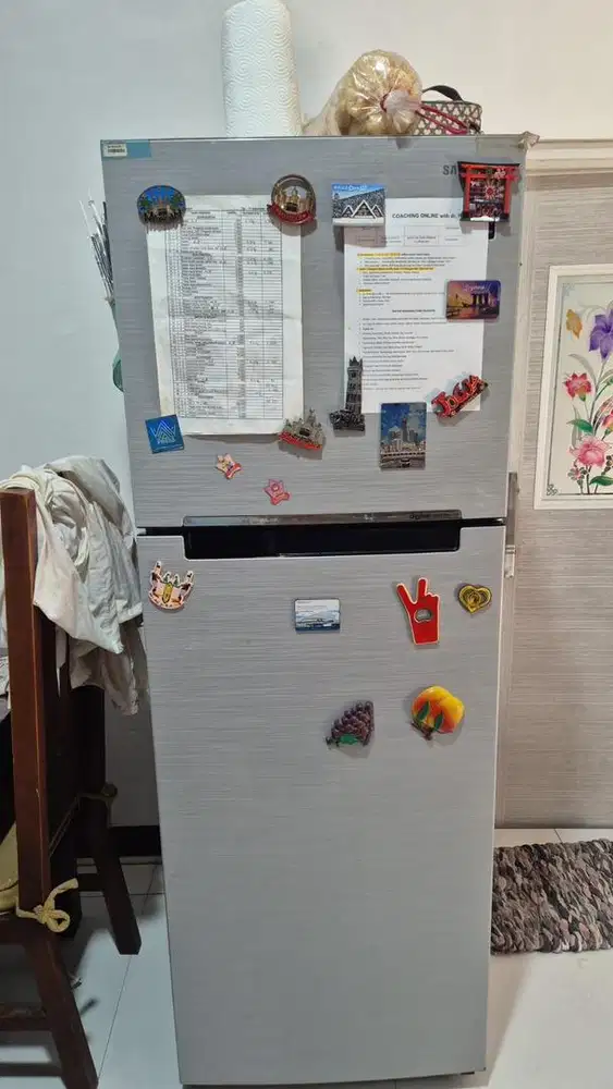 Kulkas 2 Pintu Inverter 330 L