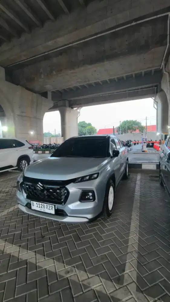 Suzuki grand vitara hybrid 1.5 silver 2025