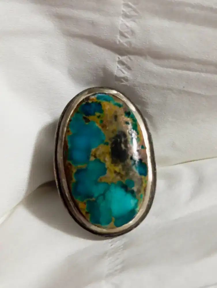 Pirus Persia Urat Emas
