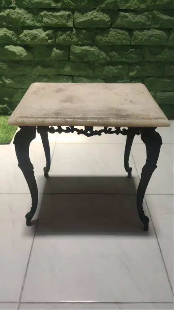 meja marmer vintage