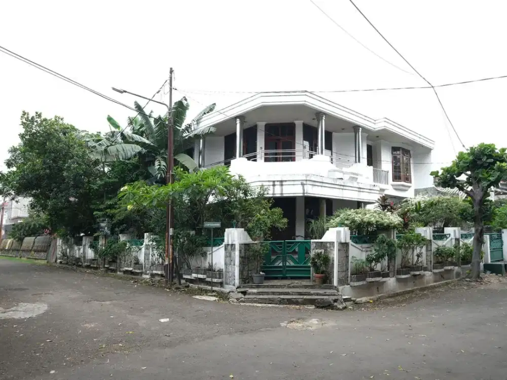 Rumah Megah 2 LT Full Furnish di Suryalaya Bandung