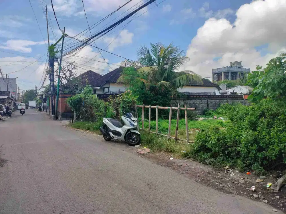 TANAH BELAKANG BANDAR BALI JALAN KAKI KE PANTAI KEDONGANAN