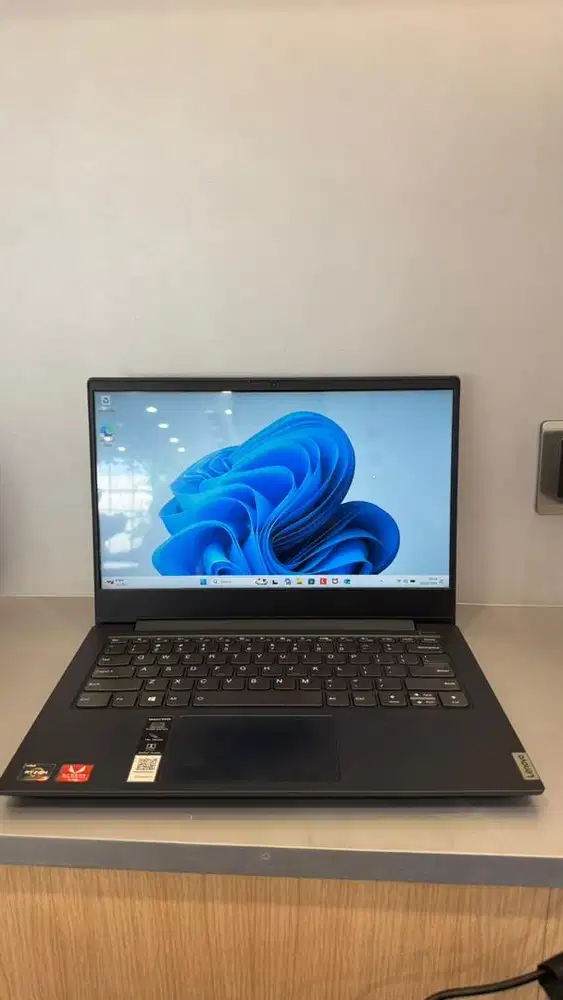 Lenovo S340 AMD Ryzen 3 RAM 20GB / 512GB