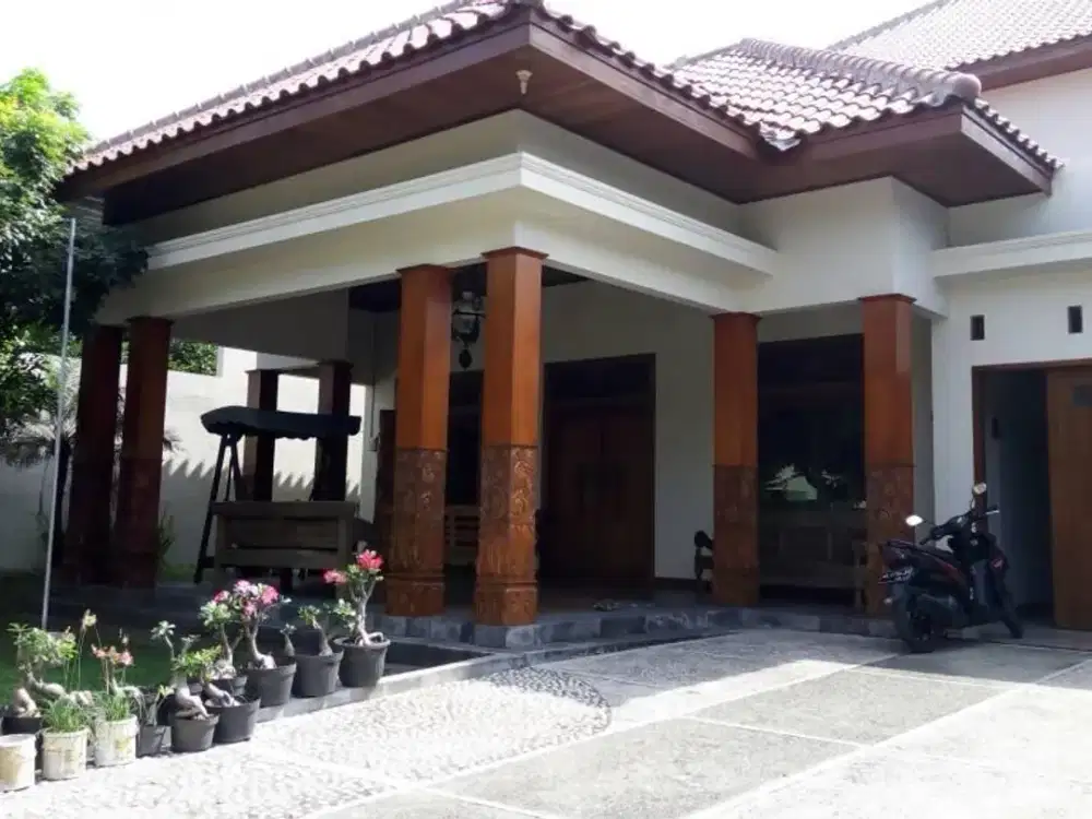 Dijual Rumah Mewah Etnik di Kerten Laweyan Solo, Luas Bangunan 600 m², Garasi 4 Mobil – 9 Miliar