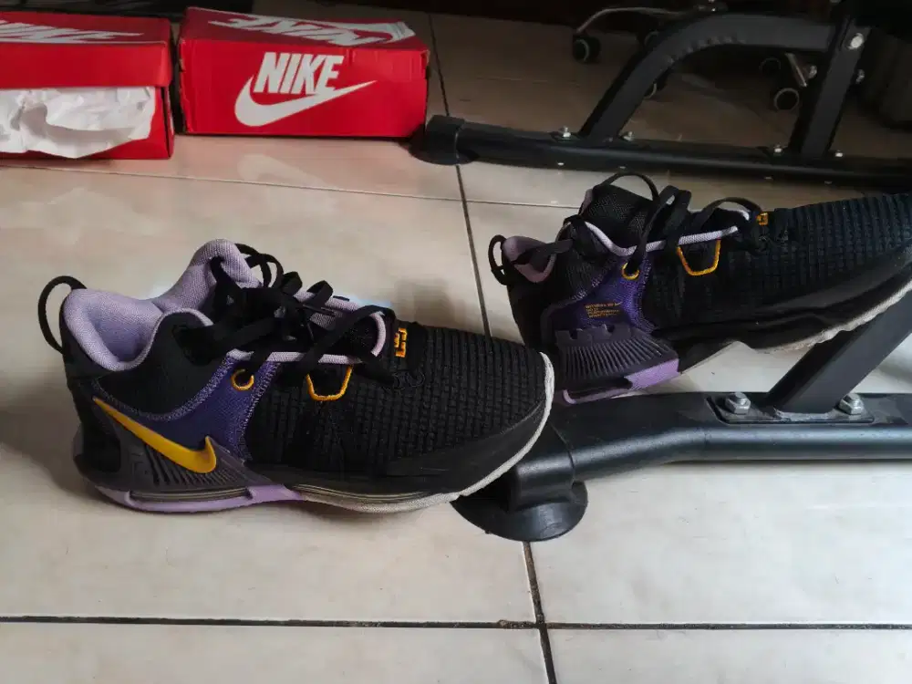 Sepatu Basket NIKE LeBron Witness 7 Lakers Second Ukuran 44