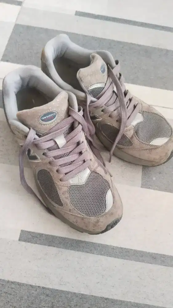 Sepatu NB 2002r Size 42