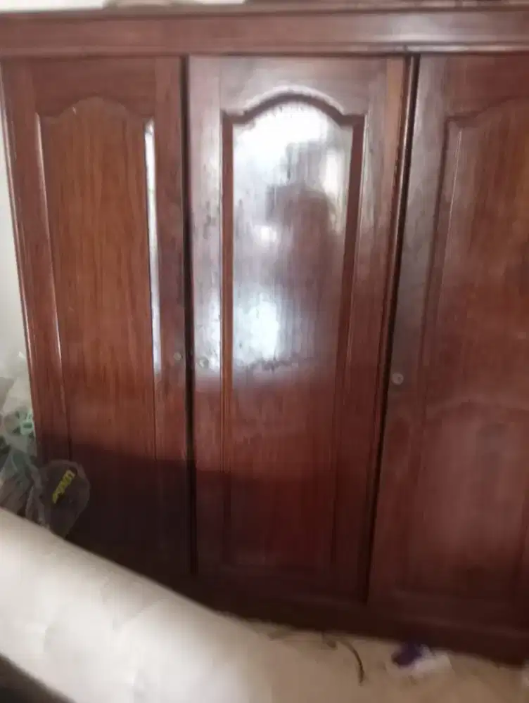 Lemari pakaian bahan jati