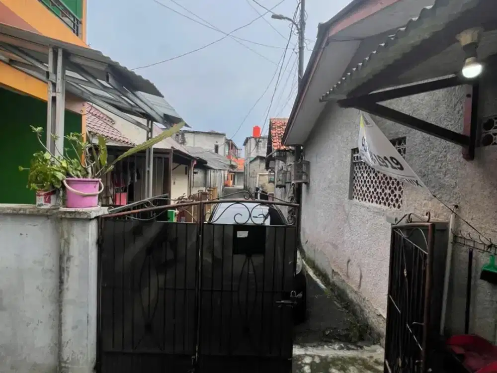 Kost 22 Kamar Lokasi Strategis di Bintarotangerang Selatan