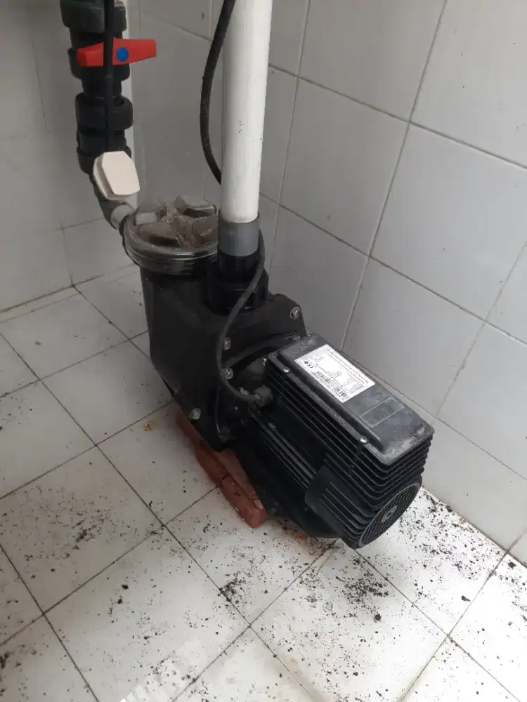 Mesin pompa kolam renang