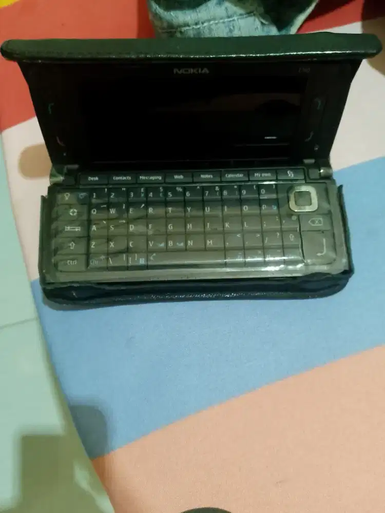 Nokia E 90 kondisi Hidup + casan
