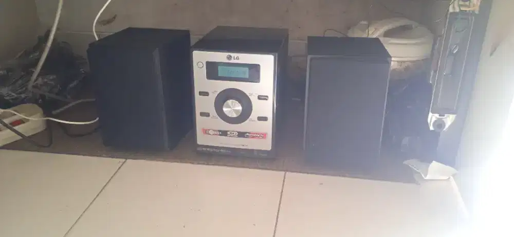 LG DVD Micro Hi-Fi system XB14.  THN 2010