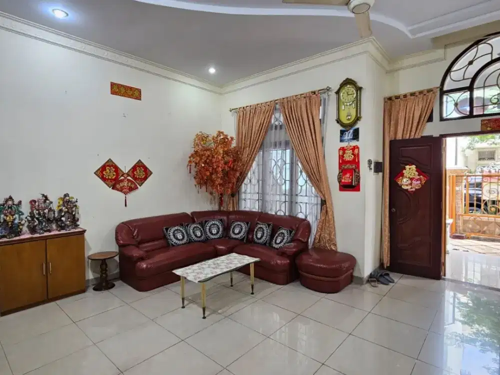 DIJUAL VILLA LUX 3 TINGKAT – KOMPLEK CEMARA ASRI
