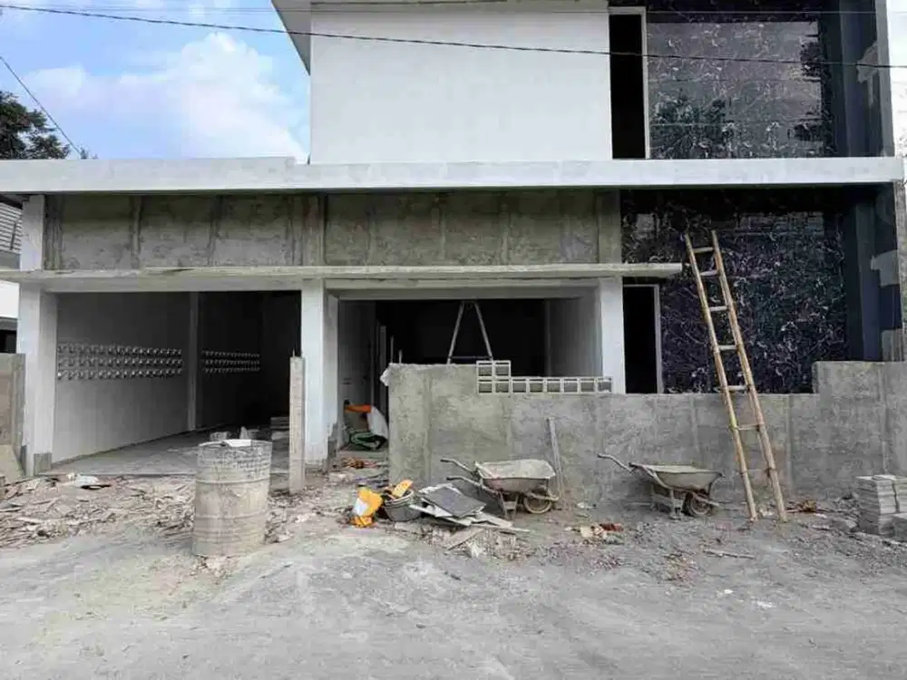 RUMAH MODERN KONTEMPORER  FURNISHED 2 LANTAI HOOK DALAM PERUMAHAN DI JALAN KALIURANG KM 13 NGEMPLAK SLEMAN