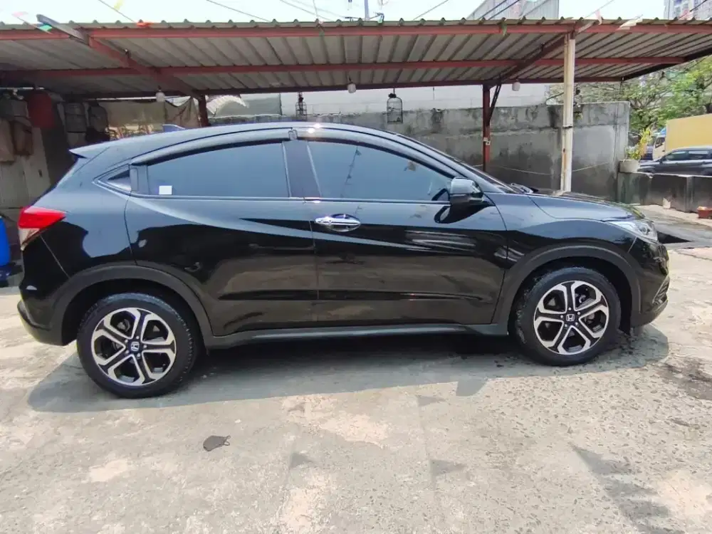 Di jual hrv  2019  kilometer 50 rban servis honda
