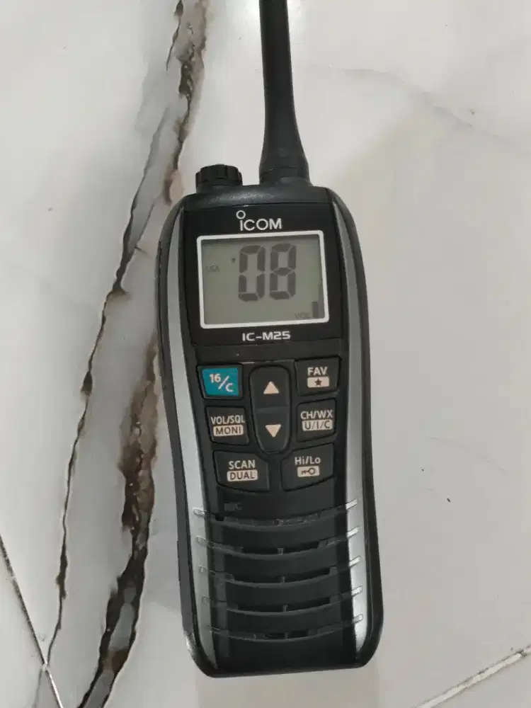 DIJUAL RADIO HT ICOM MARINE