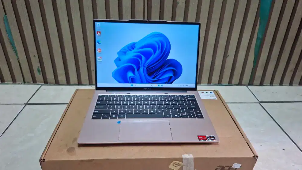 Laptop Advan Workmate Ryzen 5 3500U 8/256 Masih bagus