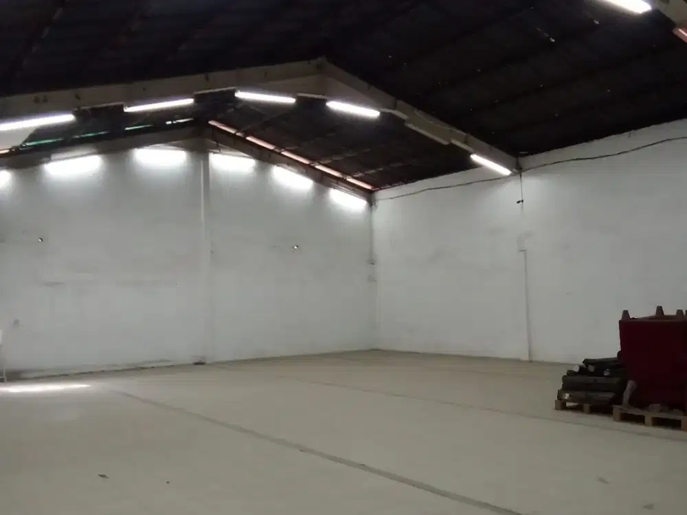 Pabrik Eks Air Minum Kemasan Di Cakung Jakarta Timur – 2 Akses Kontainer, LT 4.978 m²