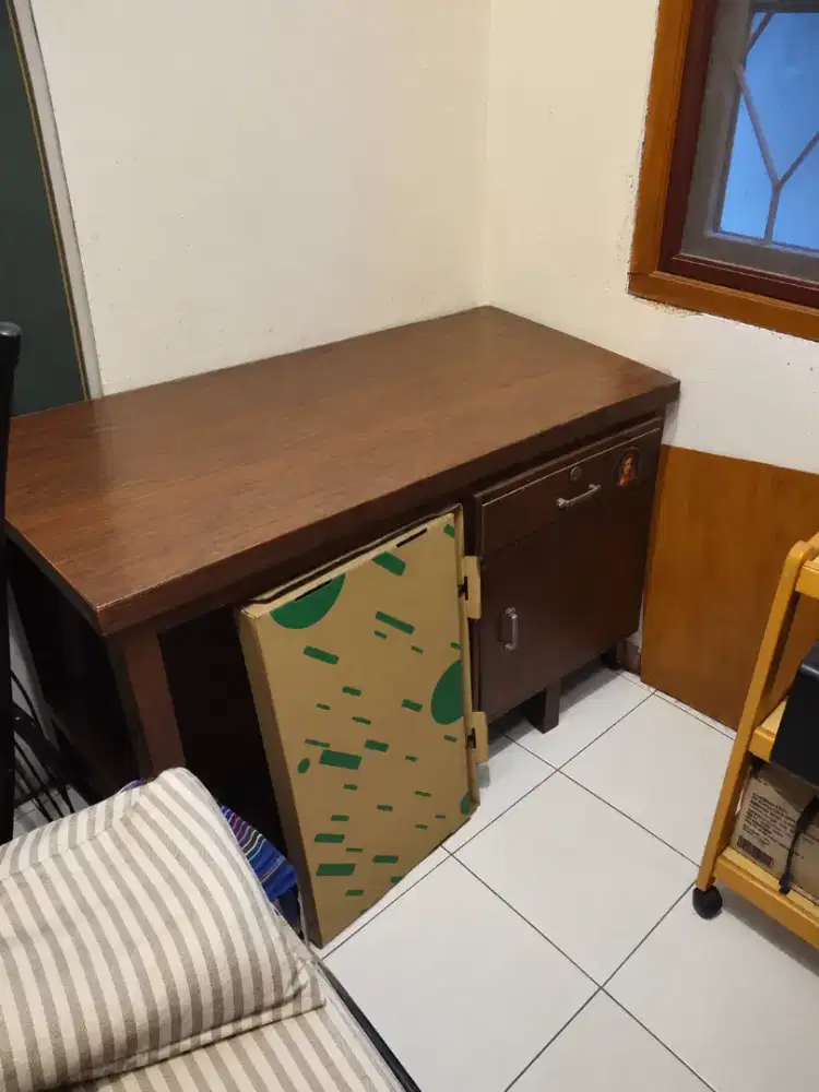 Meja kerja kayu jati
